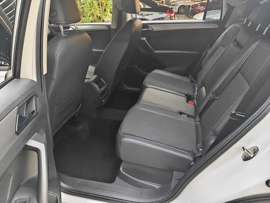 Volkswagen Tiguan L L 2021 280TSI AT Smart