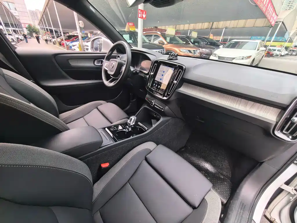 Volvo XC40 — миниатюра 11