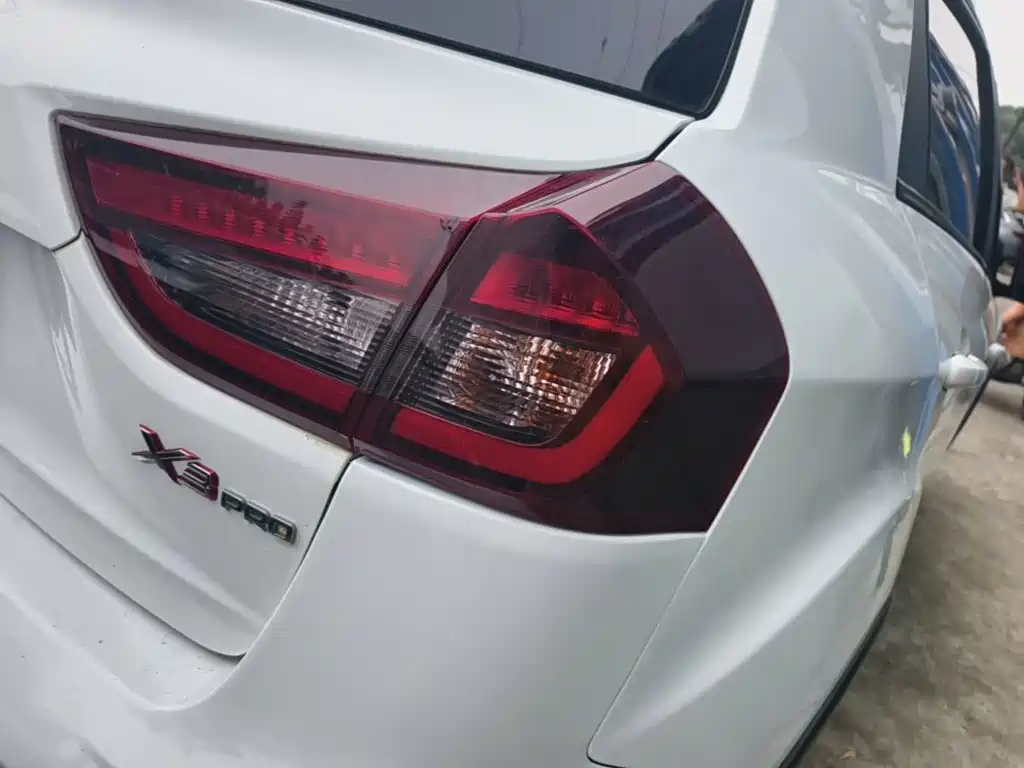 Geely Vision X3 — миниатюра 8