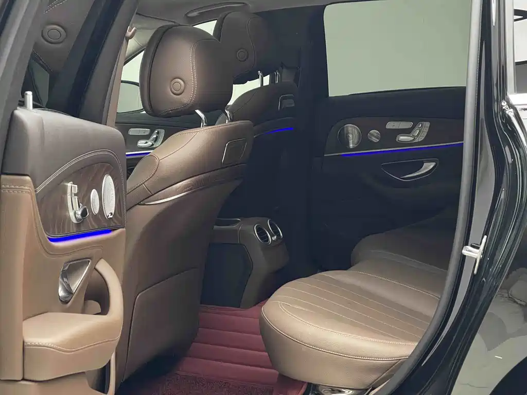Mercedes-Benz E-Class — миниатюра 13