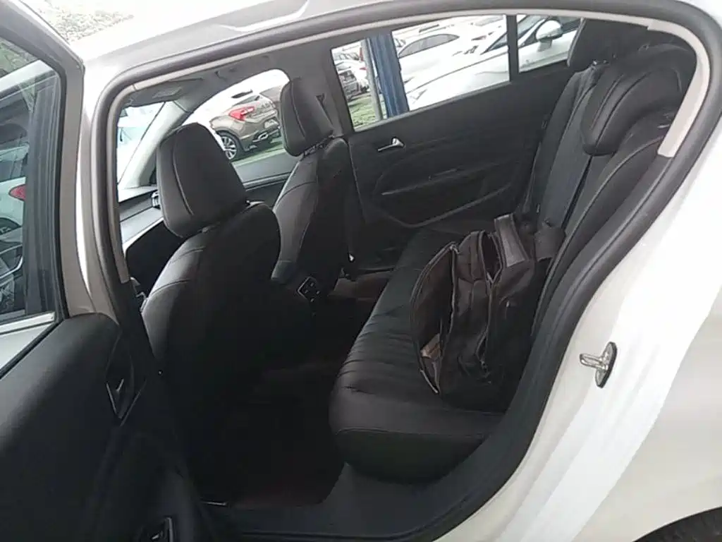 Peugeot 408 — миниатюра 17