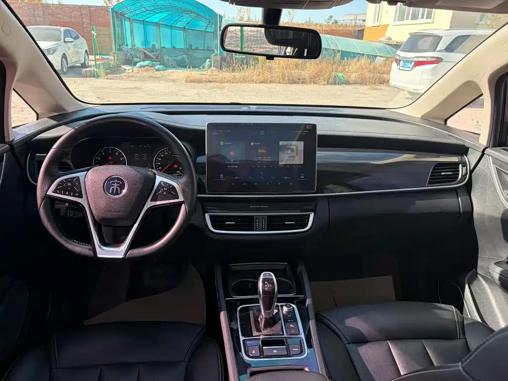 BYD MAX — миниатюра 9