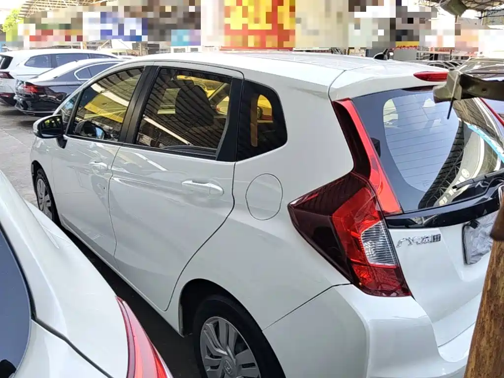 Honda Fit — миниатюра 5
