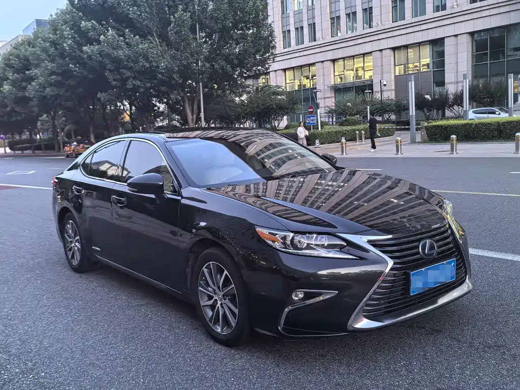 Lexus ES 2015 300h Luxury