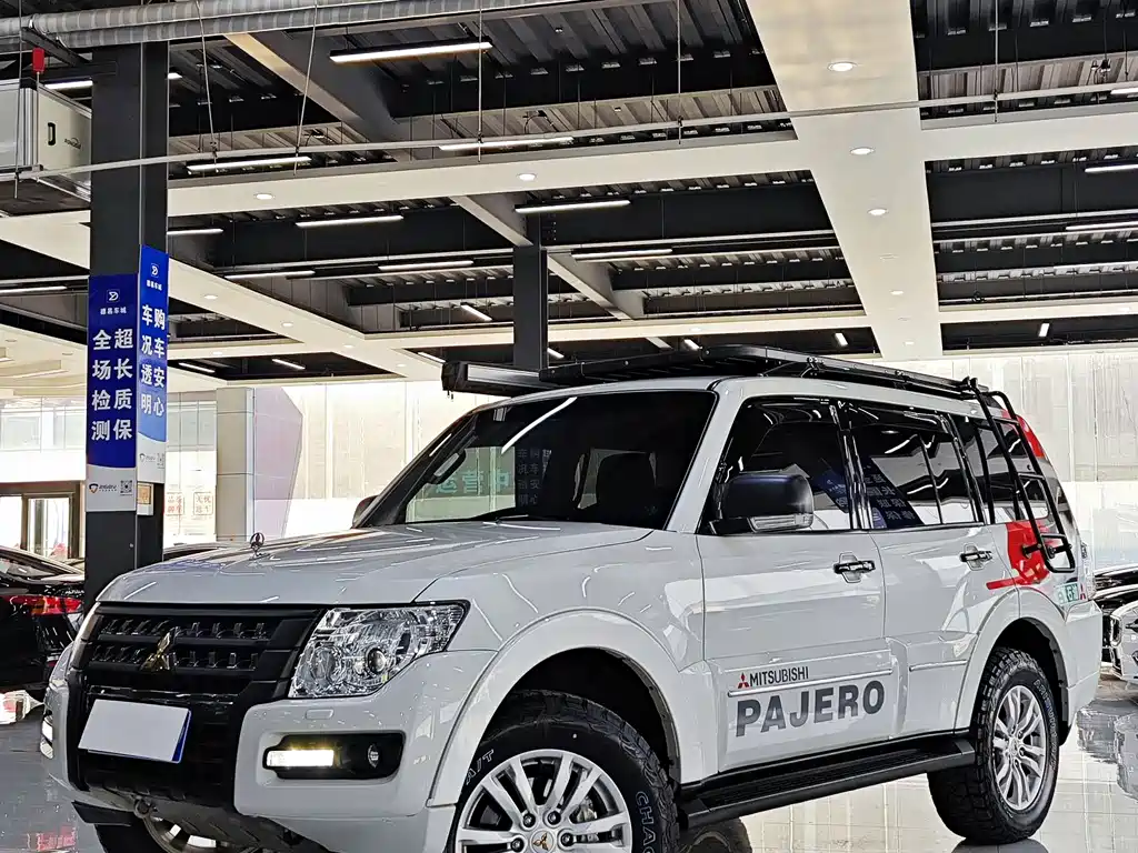 Mitsubishi Pajero (Import) 2019