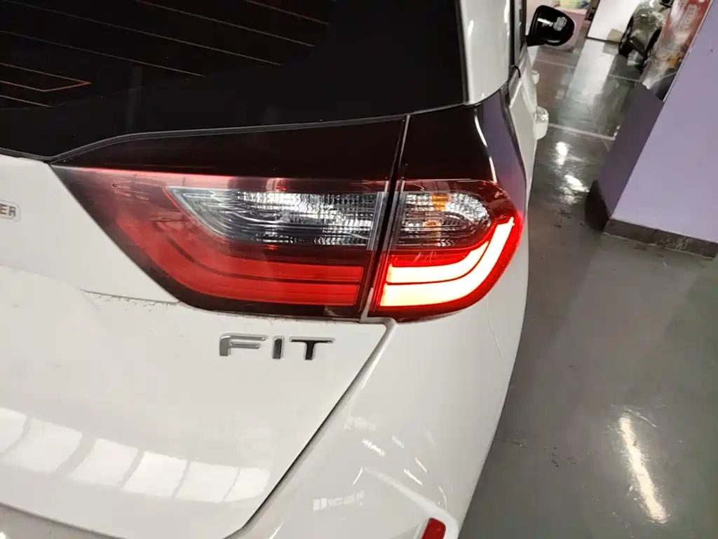 Honda Fit — миниатюра 8