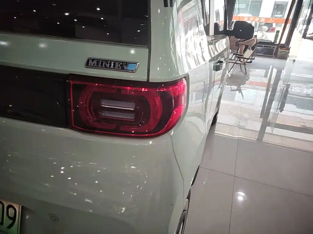Wuling MINIEV — миниатюра 8
