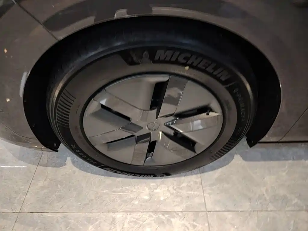 Li Auto Li MEGA — миниатюра 23