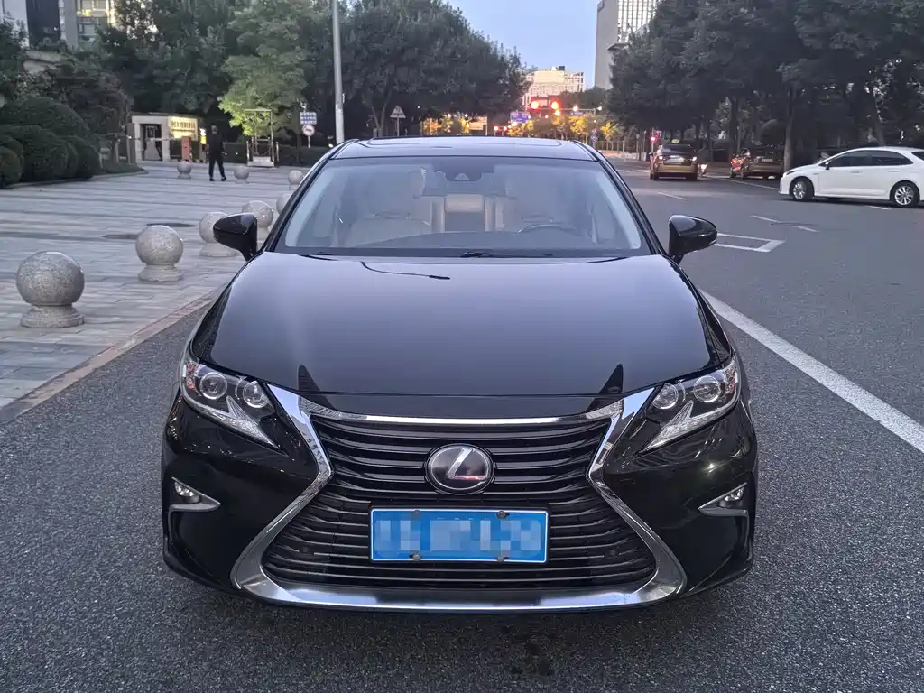 Lexus ES 2015 300h Luxury