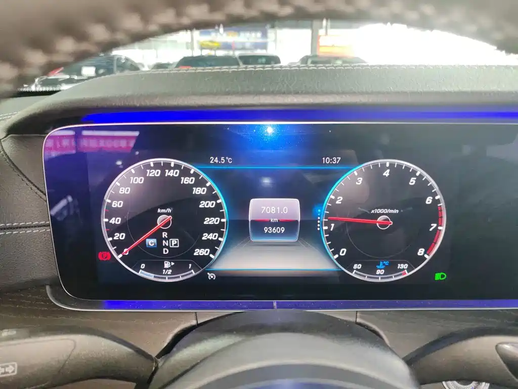 Mercedes-Benz E-Class — миниатюра 11