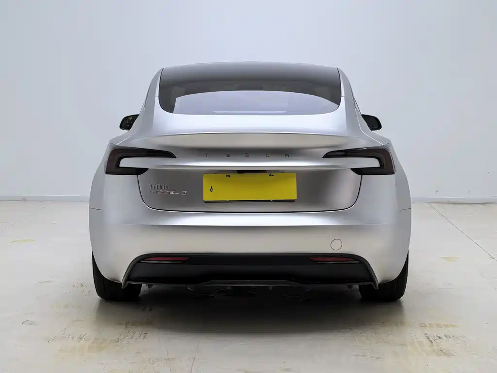 Tesla Model 3 — миниатюра 11