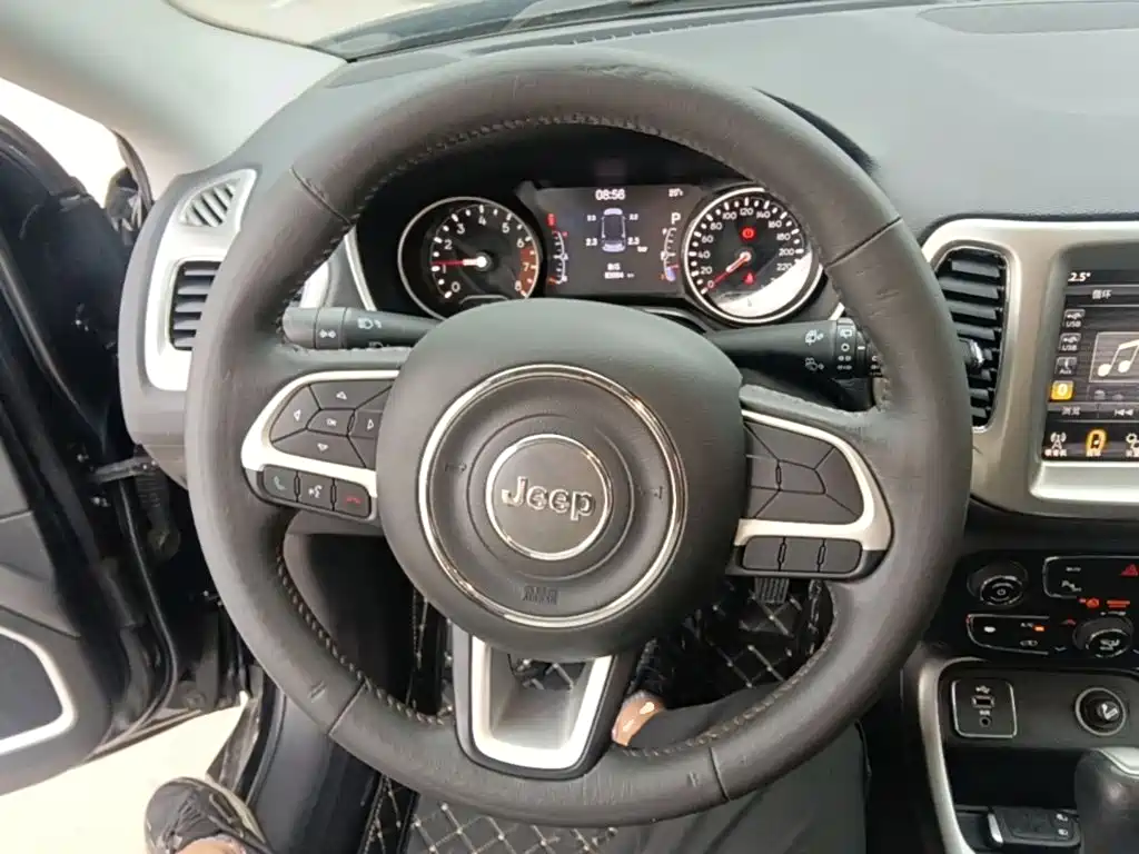 Jeep Compass — миниатюра 11