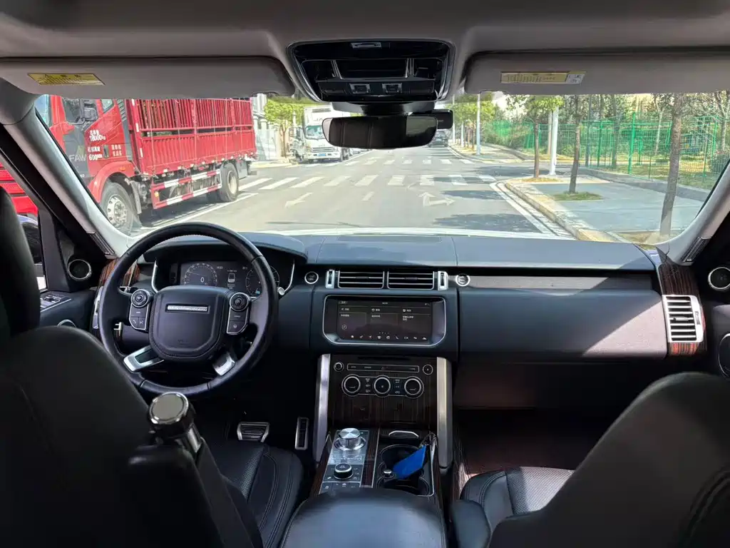 Land Rover Range Rover — миниатюра 5