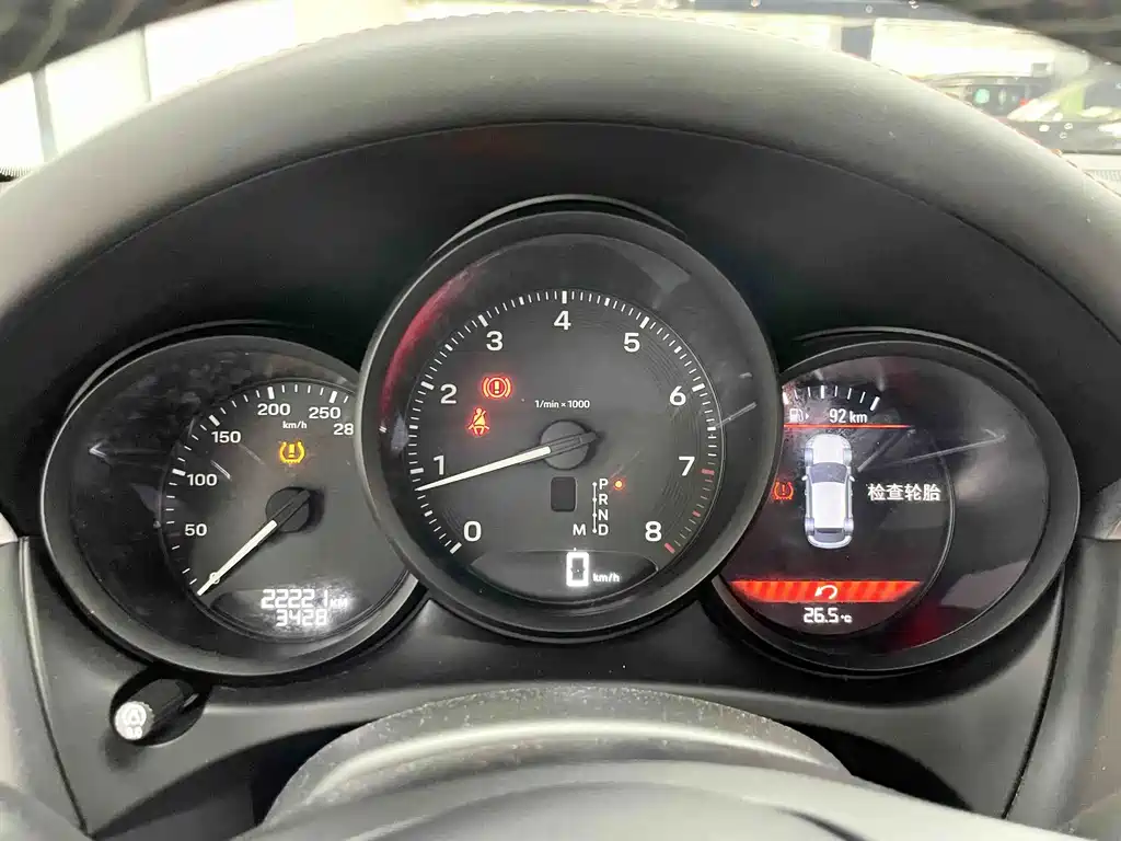 Porsche Macan — миниатюра 9