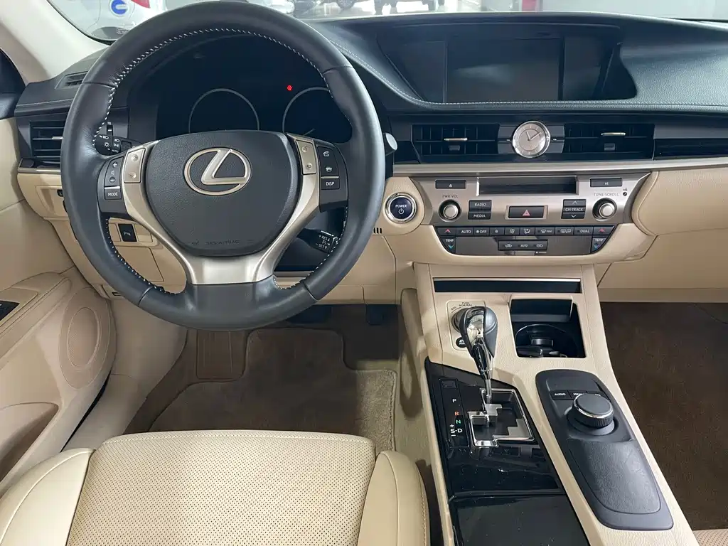 Lexus ES — миниатюра 12