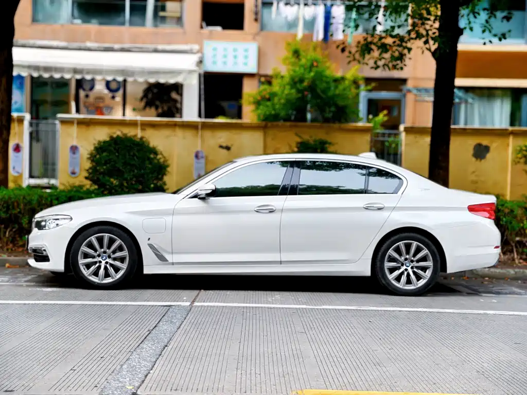BMW 5 Series New Energy — миниатюра 3