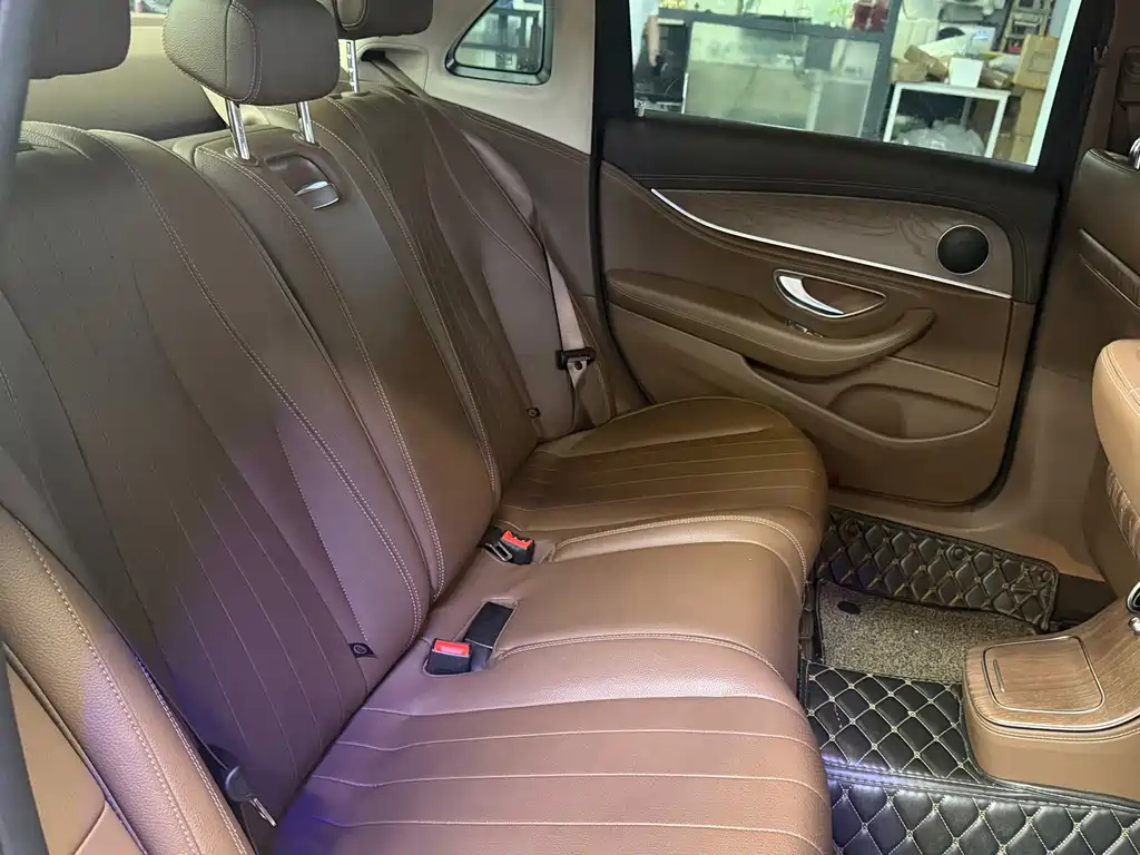 Mercedes-Benz E-Class — миниатюра 10