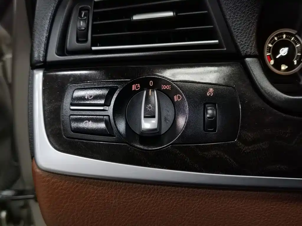 BMW 5 Series — миниатюра 21