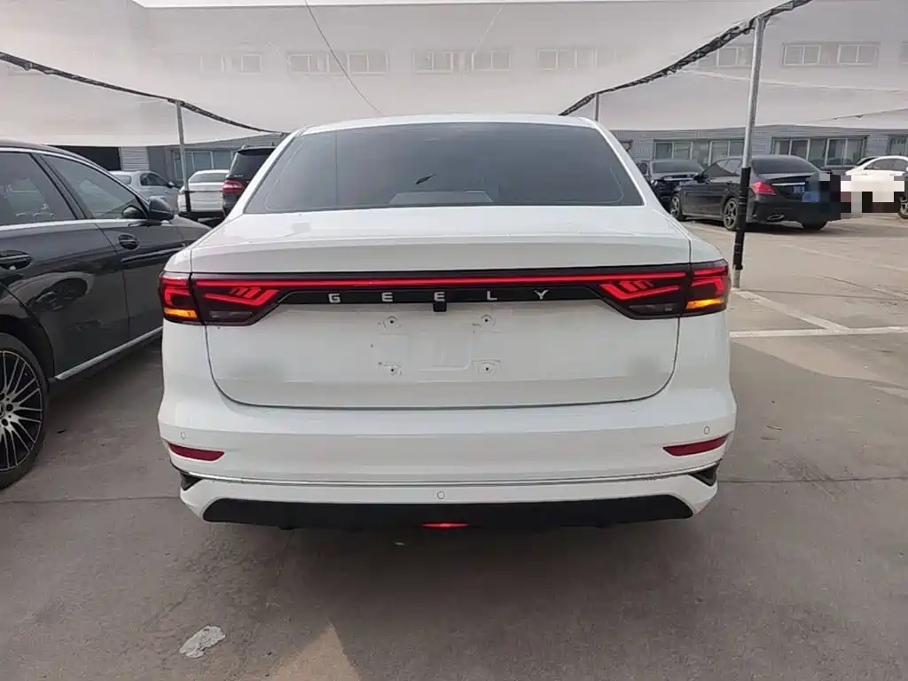 Geely Emgrand — миниатюра 6