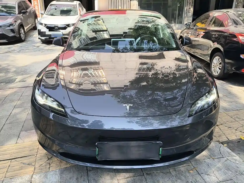 Tesla Model 3 — миниатюра 3