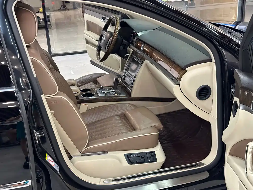 Volkswagen Phaeton — миниатюра 9