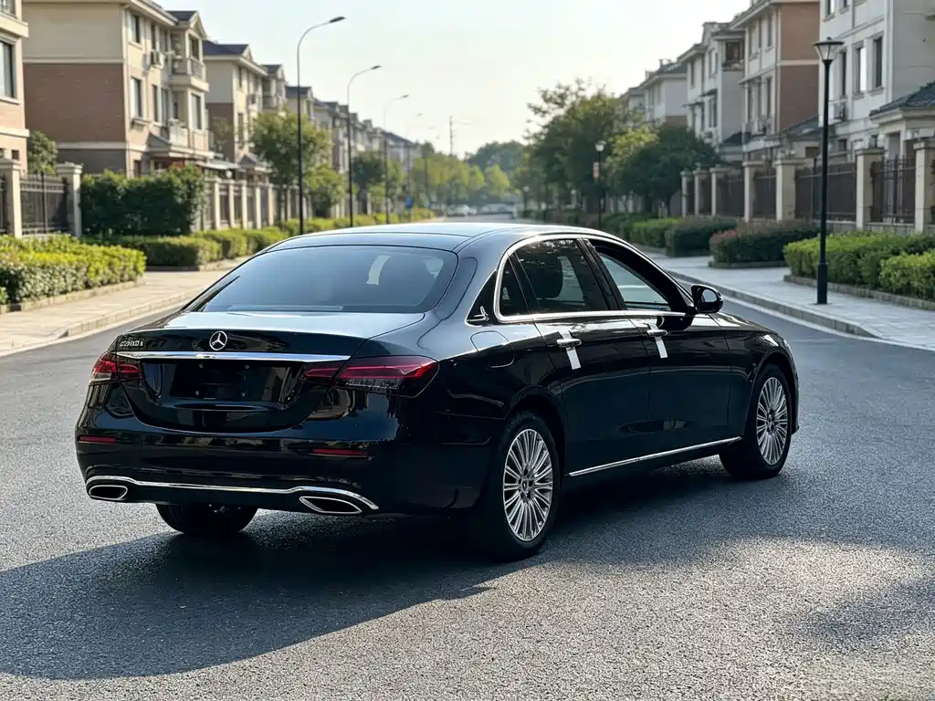Mercedes-Benz E-Class — миниатюра 7