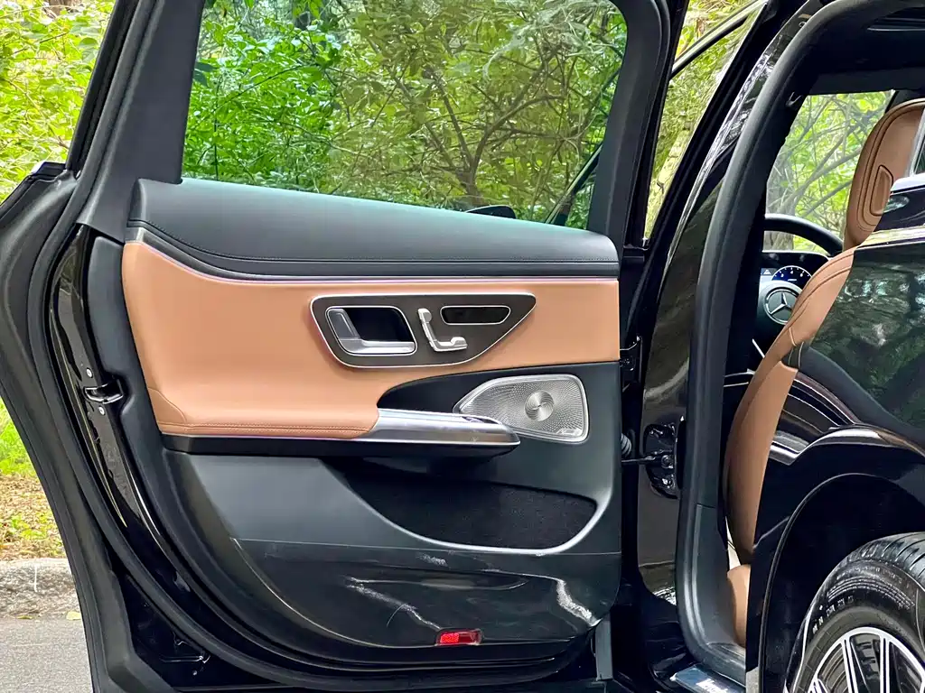 Mercedes-Benz E-Class — миниатюра 23