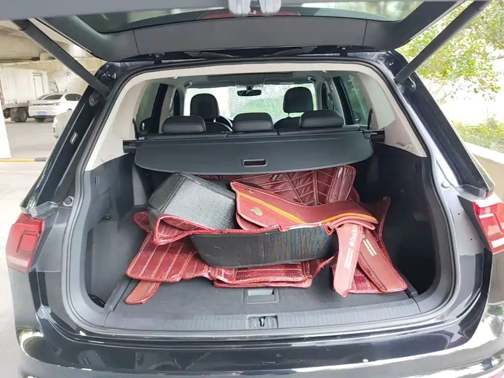 Volkswagen Tiguan L — миниатюра 19