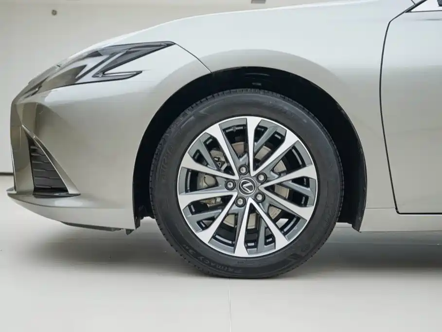 Lexus ES — миниатюра 8