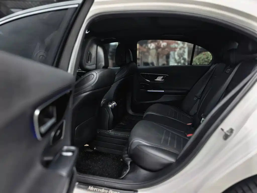Mercedes-Benz C-Class — миниатюра 14