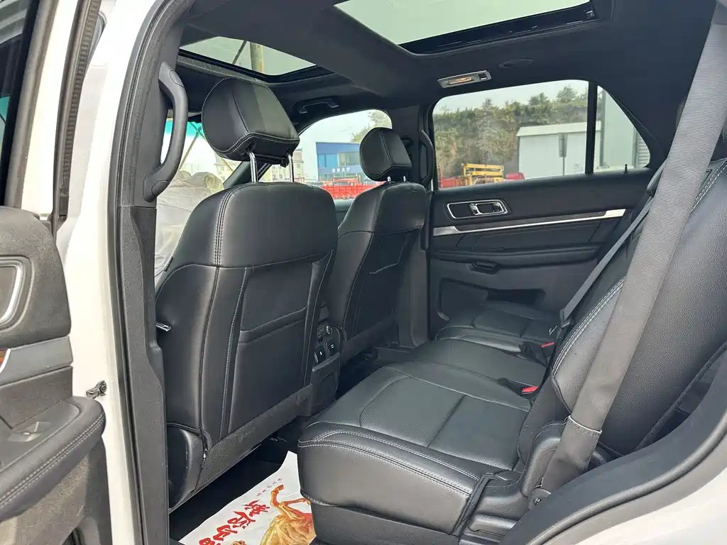Ford Explorer (Import) — миниатюра 6