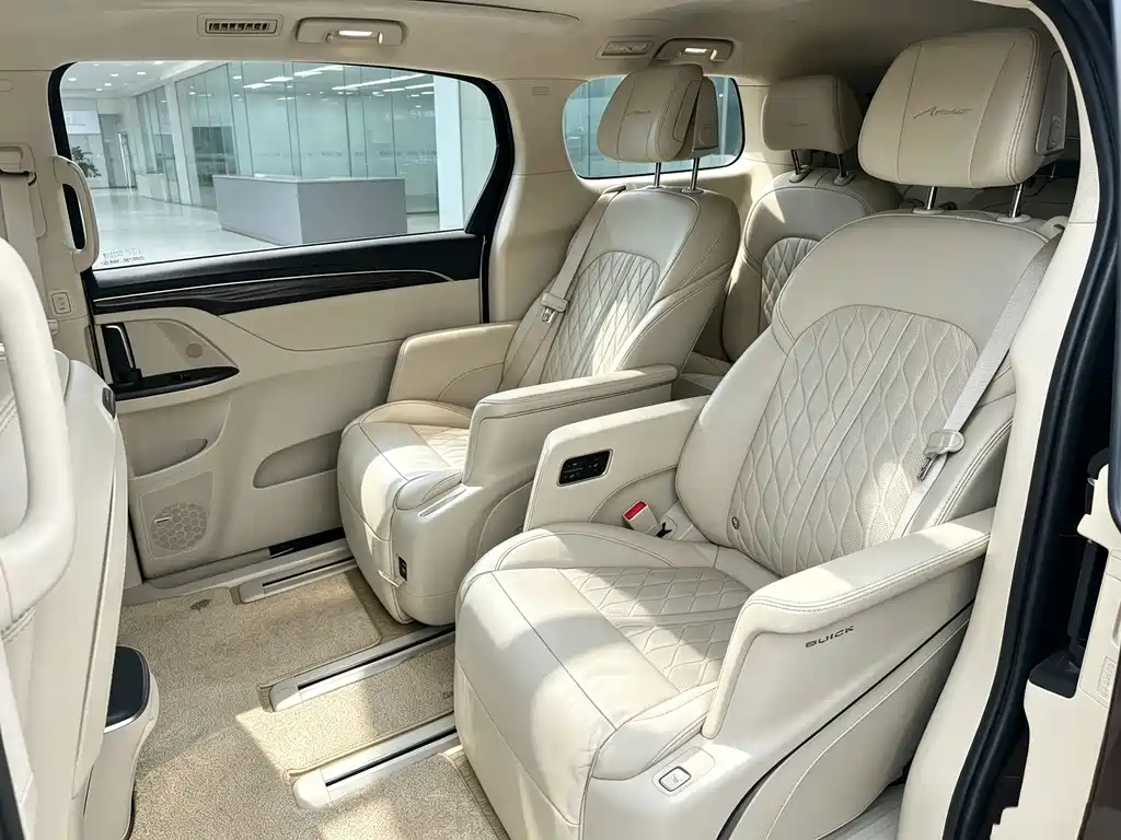 Buick GL8 — миниатюра 7