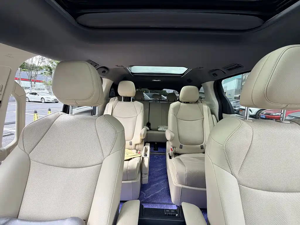 Toyota Granvia — миниатюра 20