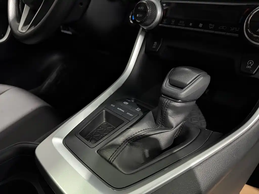 Toyota RAV4 — миниатюра 16