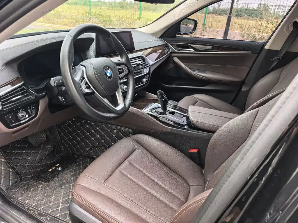 BMW 5 Series — миниатюра 10