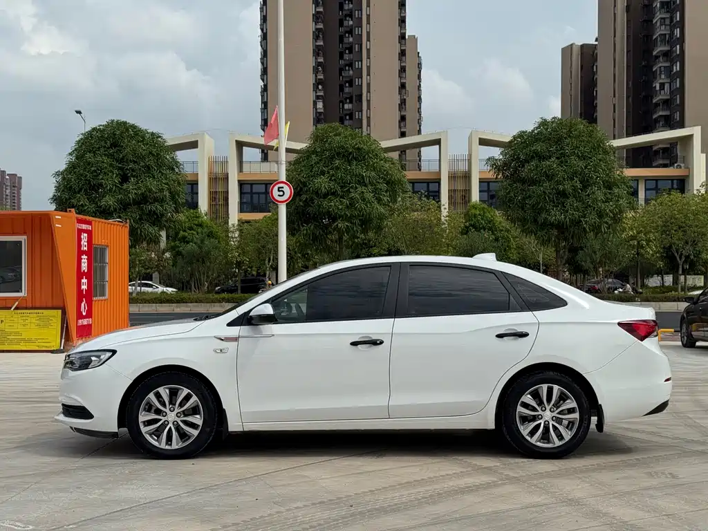 Buick Excelle — миниатюра 6
