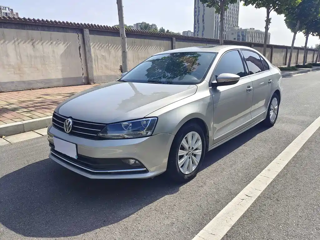 Volkswagen Sagitar 2015 1.6L AT Comfort