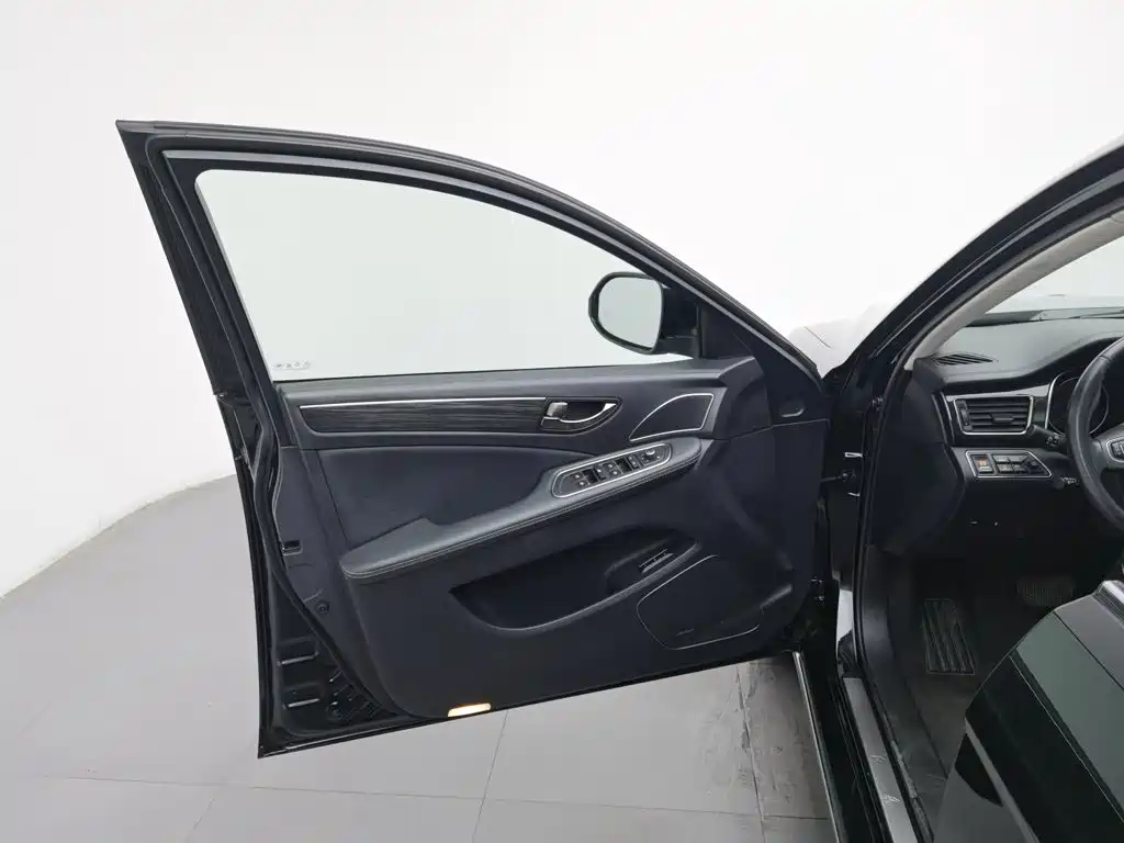 Hongqi Hongqi H7 — миниатюра 8