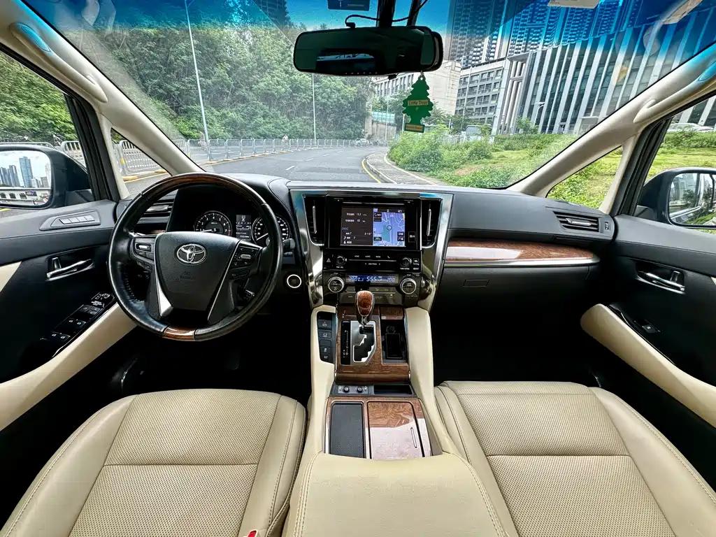 Toyota Alphard 2018 3.5L Luxury