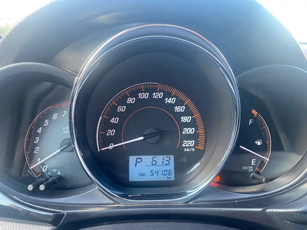 Toyota Yaris L — миниатюра 5
