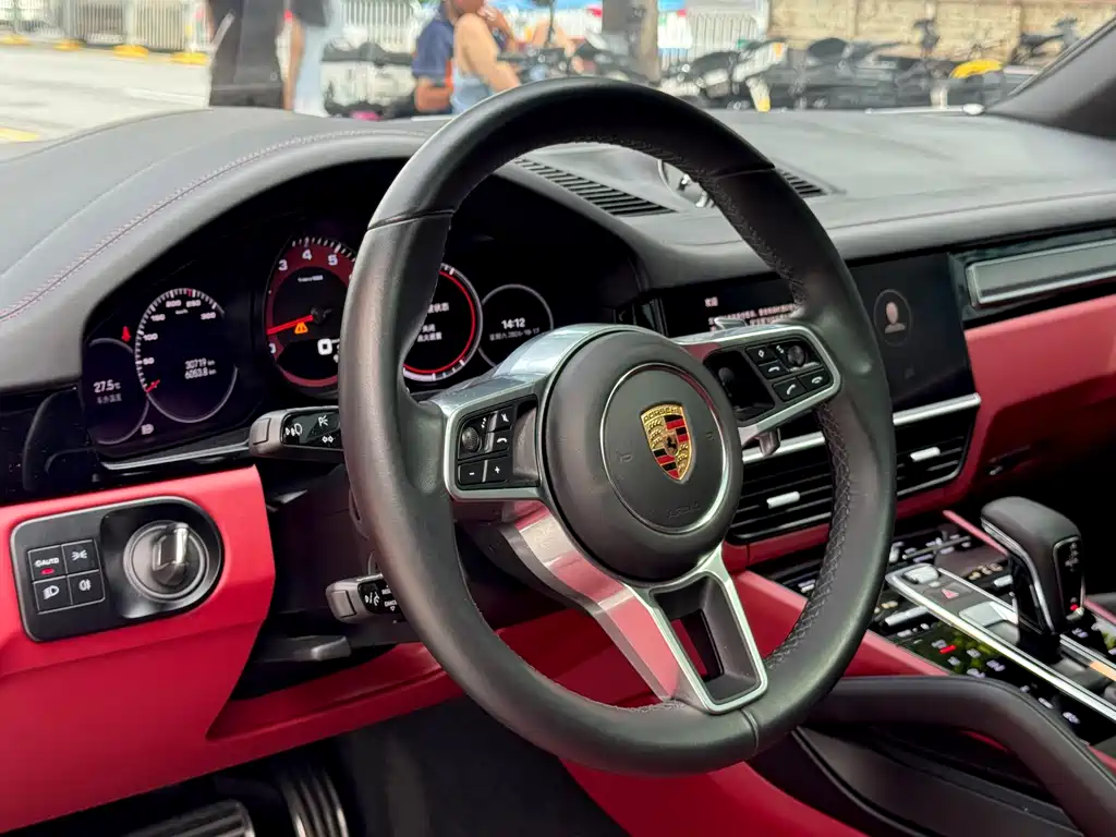 Porsche Cayenne — миниатюра 10
