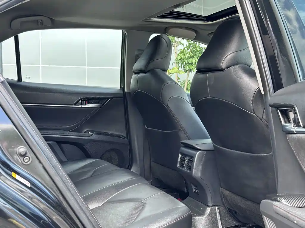 Toyota Camry — миниатюра 11