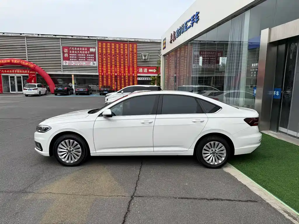 Volkswagen Lavida — миниатюра 6