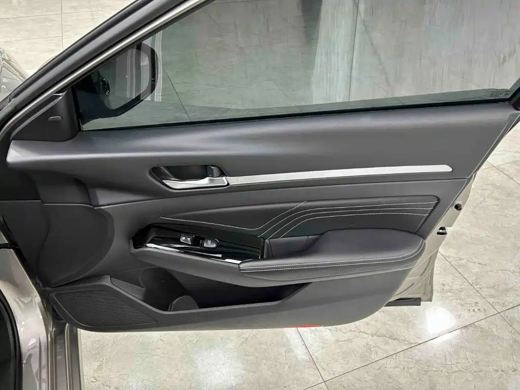 Nissan Teana — миниатюра 18