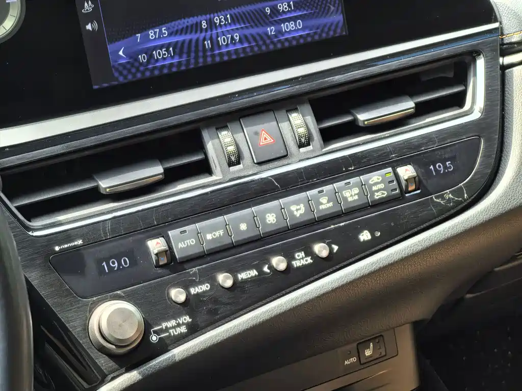 Lexus ES — миниатюра 13