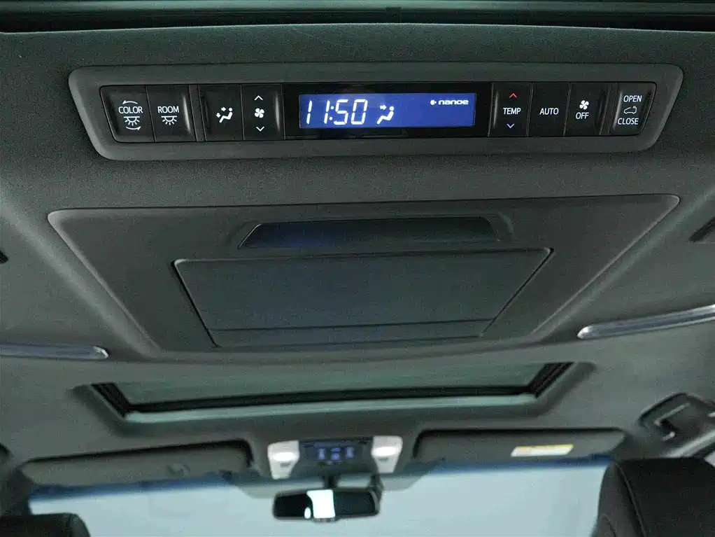 Toyota Alphard — миниатюра 18
