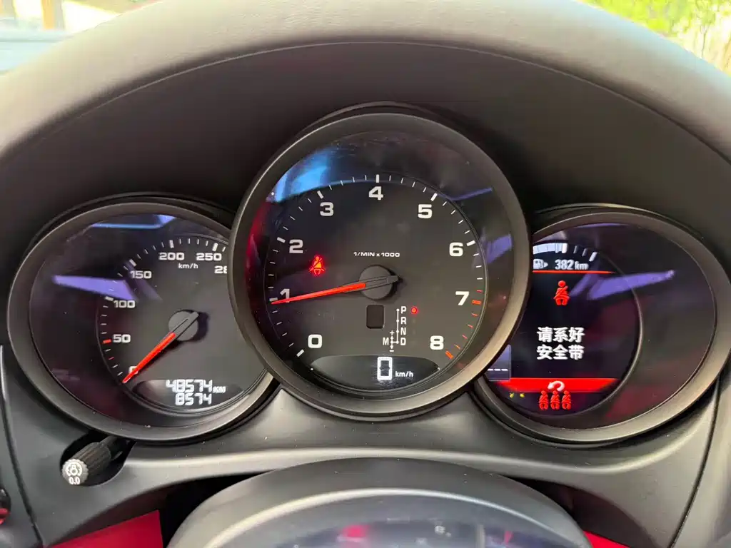 Porsche Macan — миниатюра 10
