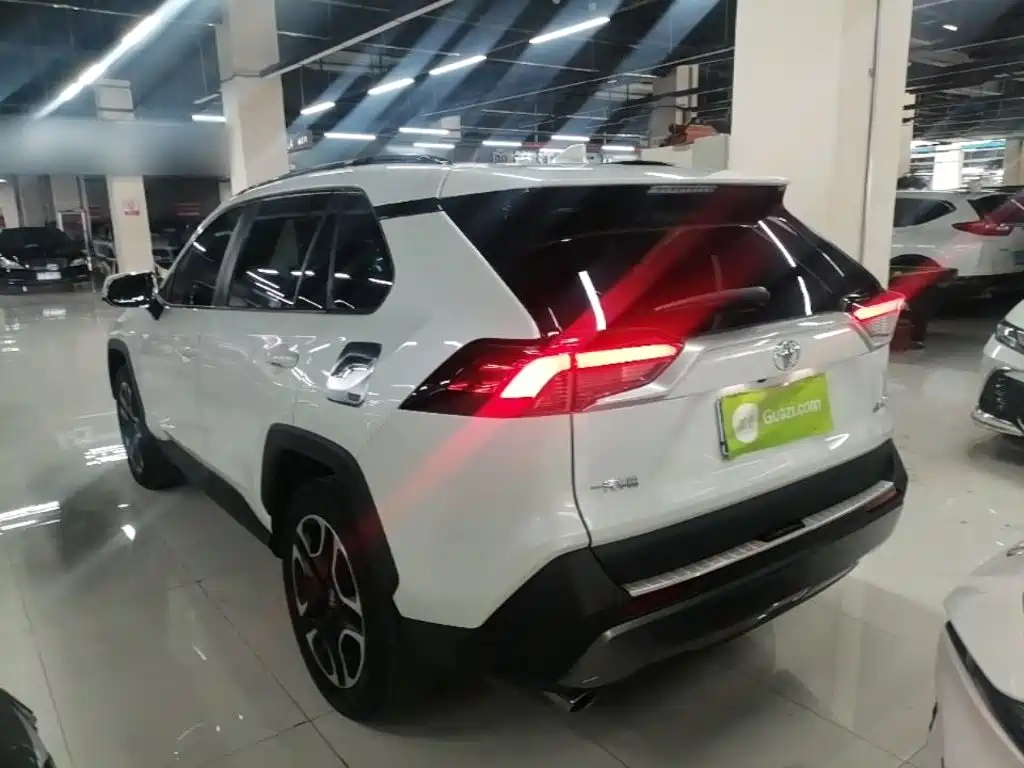 Toyota RAV4 2020 2.0L CVT Luxury
