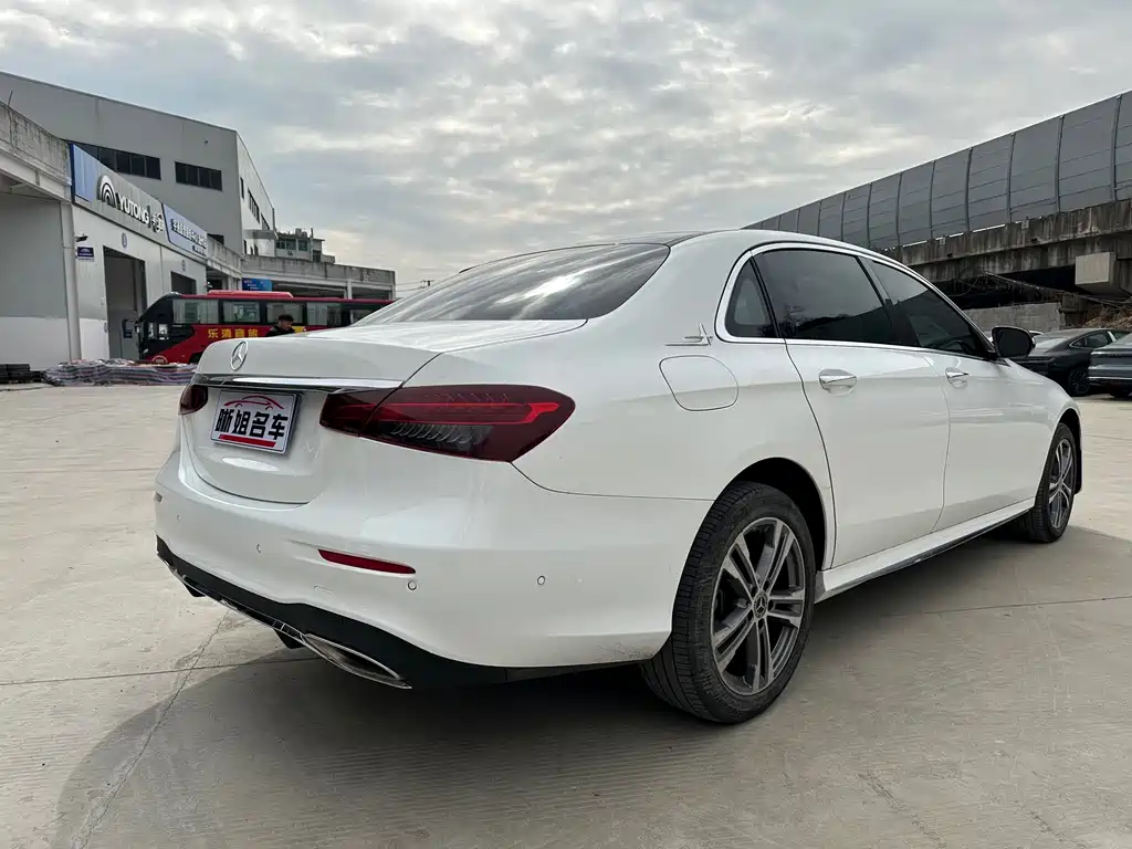 MERCEDES-BENZ E CLASS