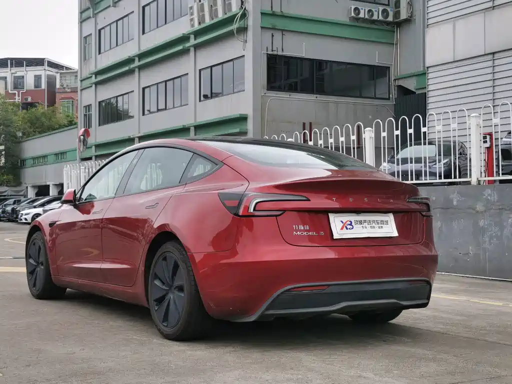 Tesla Model 3 — миниатюра 15